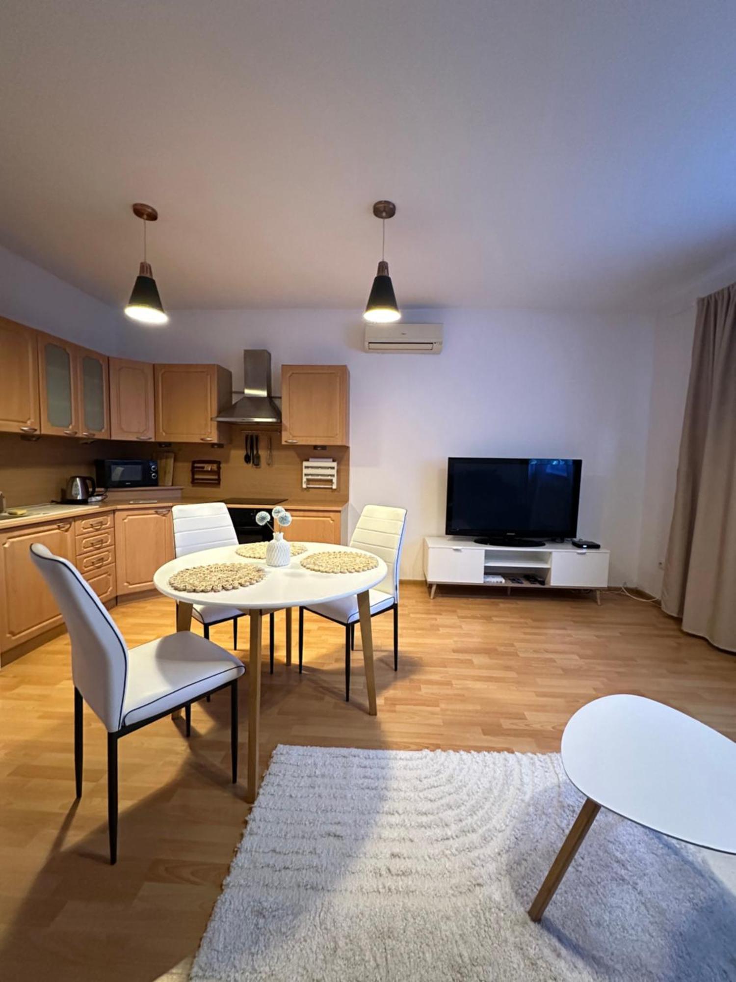 Modern & Cozy Apartment Near Hockey & Football Arena ブラチスラヴァ エクステリア 写真